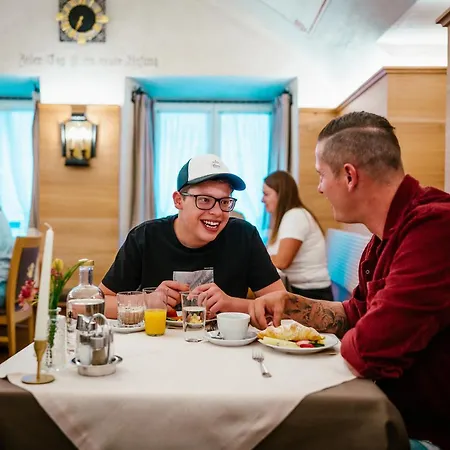 Zum Goldenen Loewen 4*