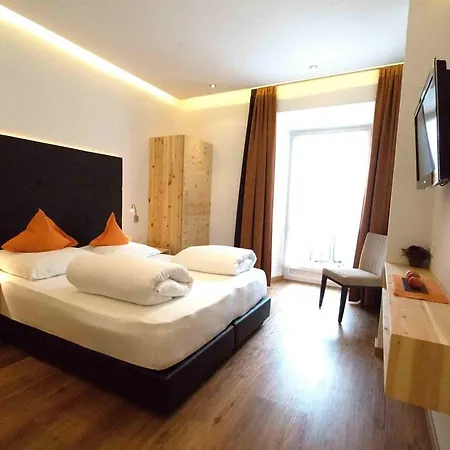 Zum Goldenen Loewen Мини-отель Наудерс