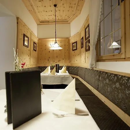 Zum Goldenen Loewen Värdshus Nauders