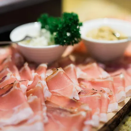 Zum Goldenen Loewen Мини-отель Наудерс