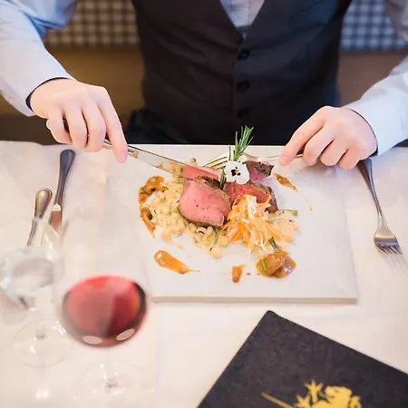 Zum Goldenen Loewen Наудерс