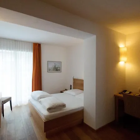 Zum Goldenen Loewen بيت ريفي ناودرس