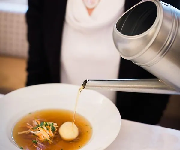 Zum Goldenen Loewen Penzion 4*